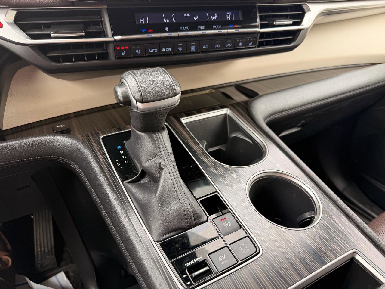 Used 2022 Toyota Sienna Platinum image 44