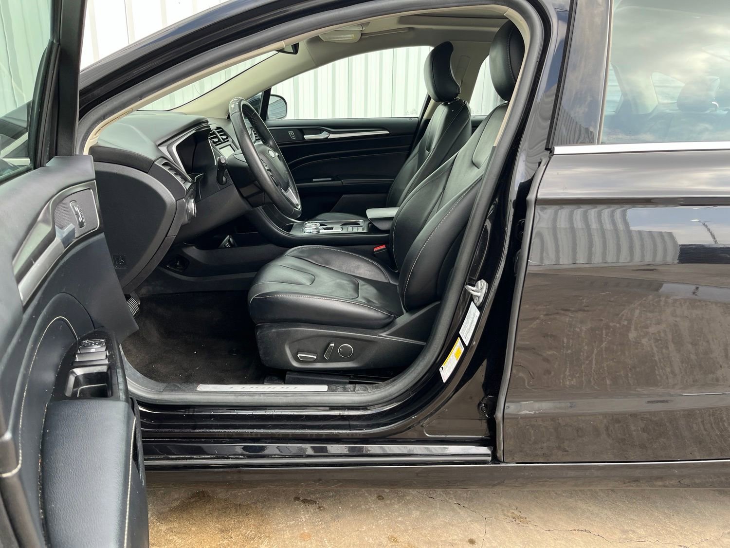 Used 2019 Ford Fusion Titanium FWD image 9