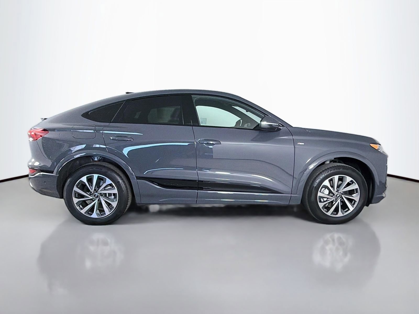 New 2027 Audi SQ6 e-tron Premium AWD/4WD image 8