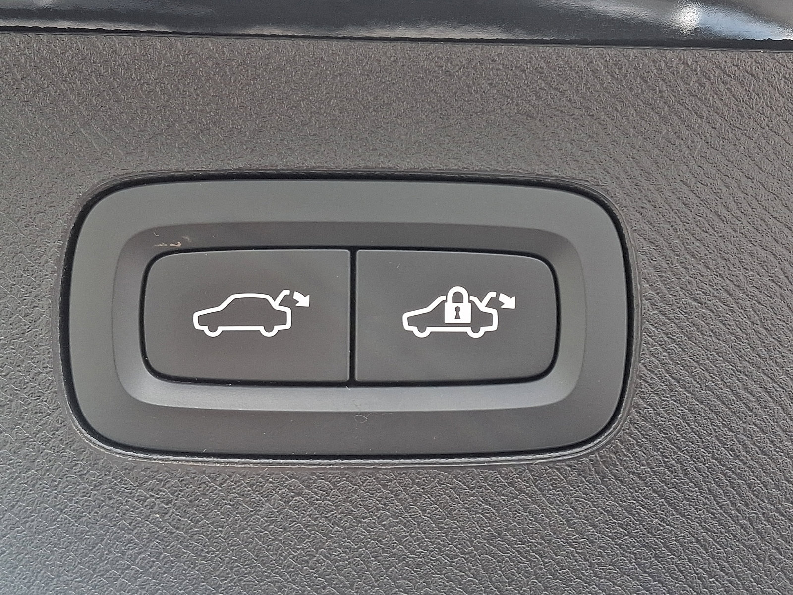 Certified 2024 Volvo XC90 T8 Plus AWD/4WD image 29