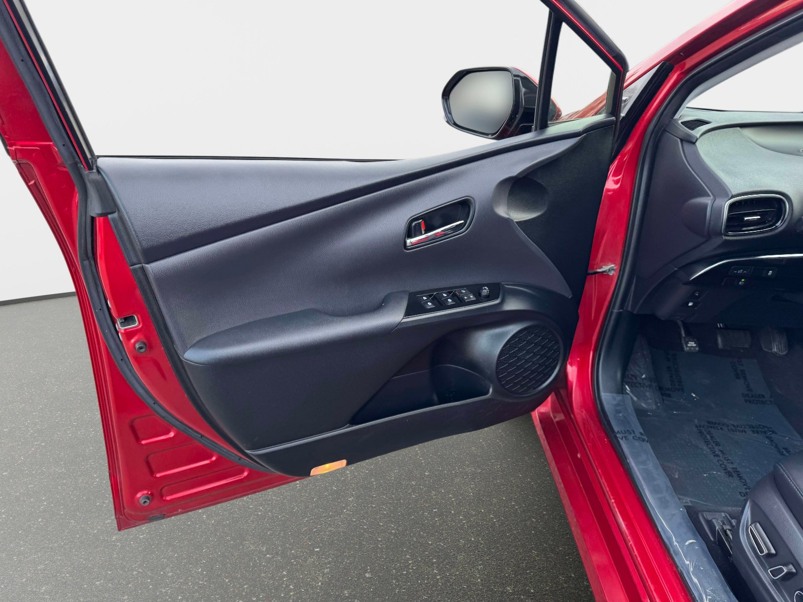 Used 2017 Toyota Prius Prime Premium image 16