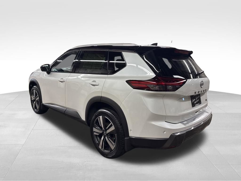 Certified 2025 Nissan Rogue SL image 3