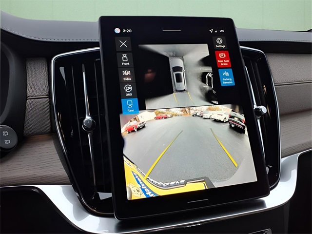 New 2026 Volvo XC90 B6 Plus w/ Protection Package Premier image 21