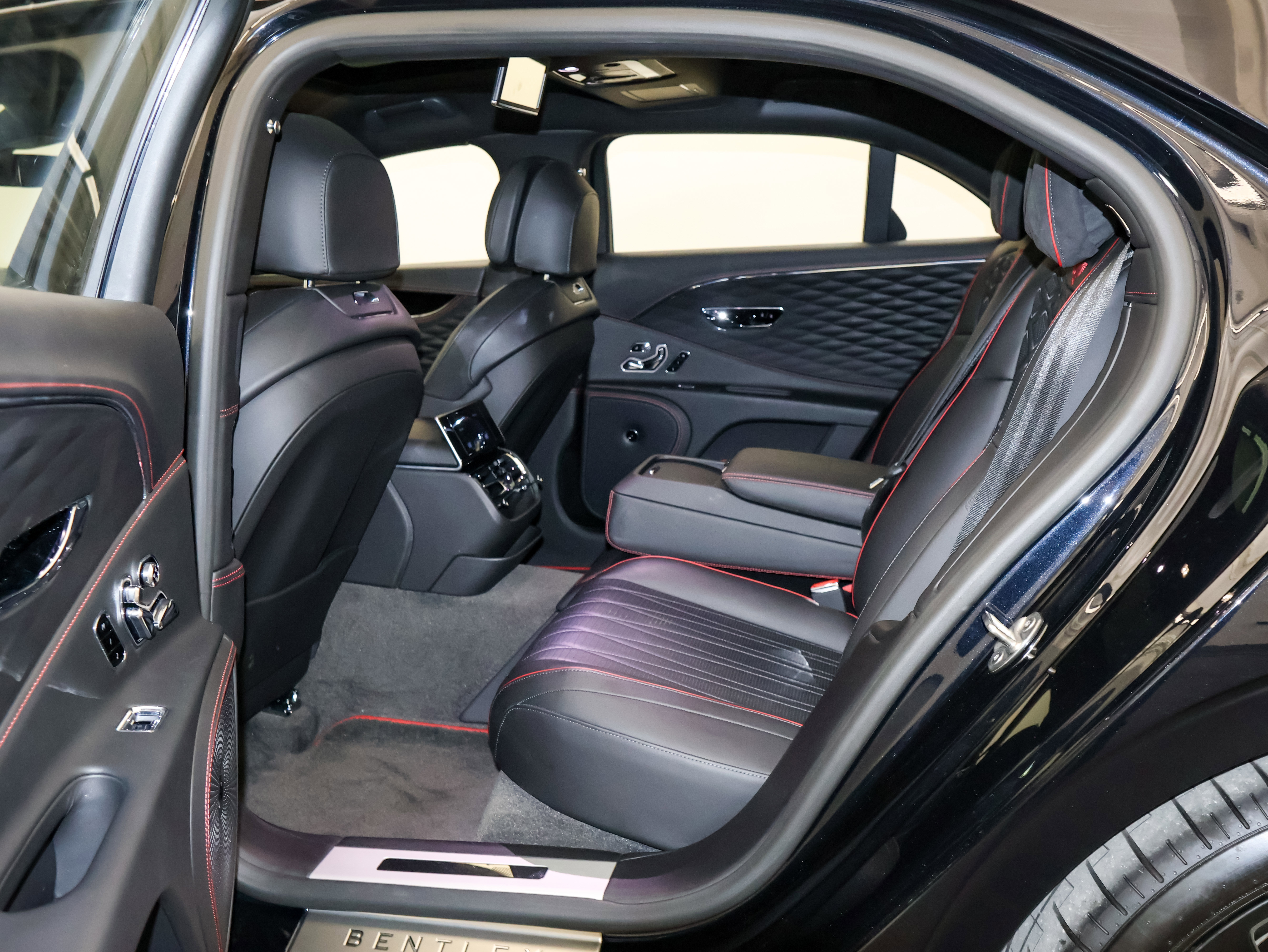 Used 2022 Bentley Flying Spur V8 image 23