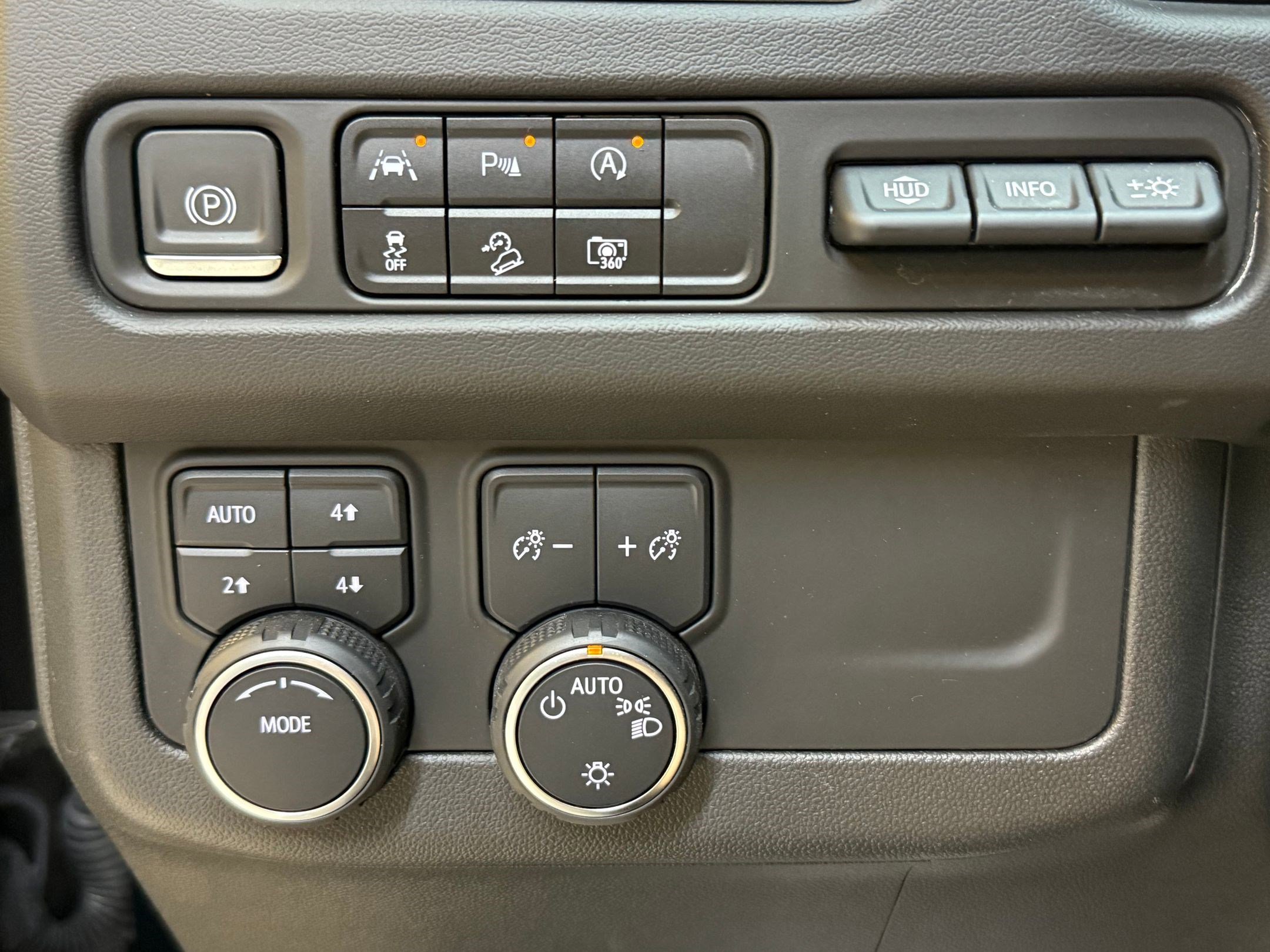 Used 2023 Chevrolet Tahoe High Country w/ Premium Package 2 AWD/4WD image 16