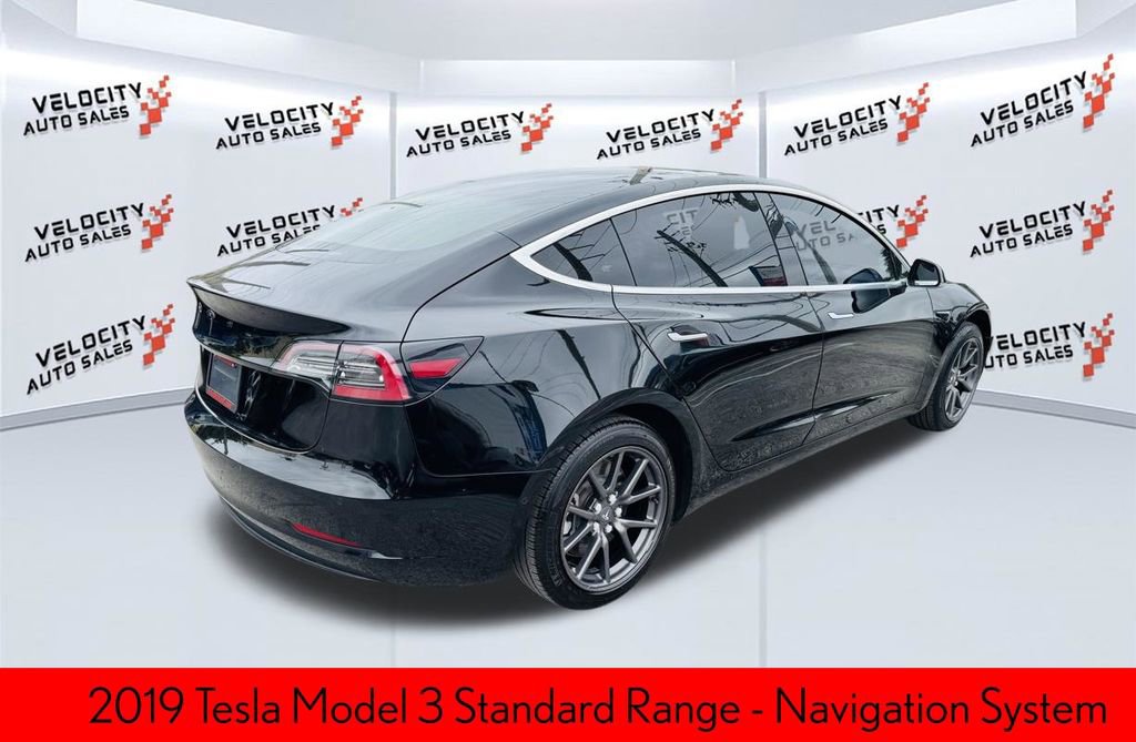 Used 2019 Tesla Model 3 Standard Range image 3