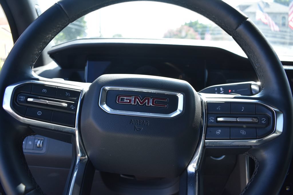 Used 2025 GMC Acadia Elevation AWD/4WD image 14