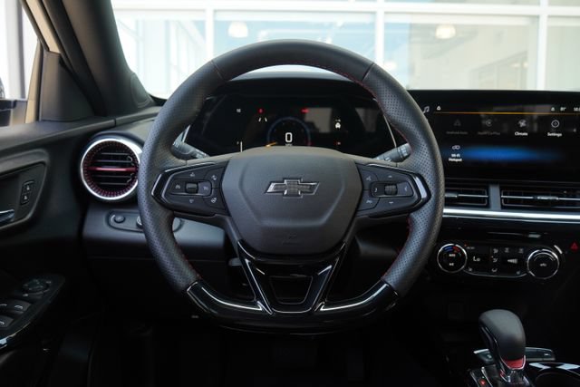 Used 2026 Chevrolet Trax RS w/ Sunroof Package FWD image 19