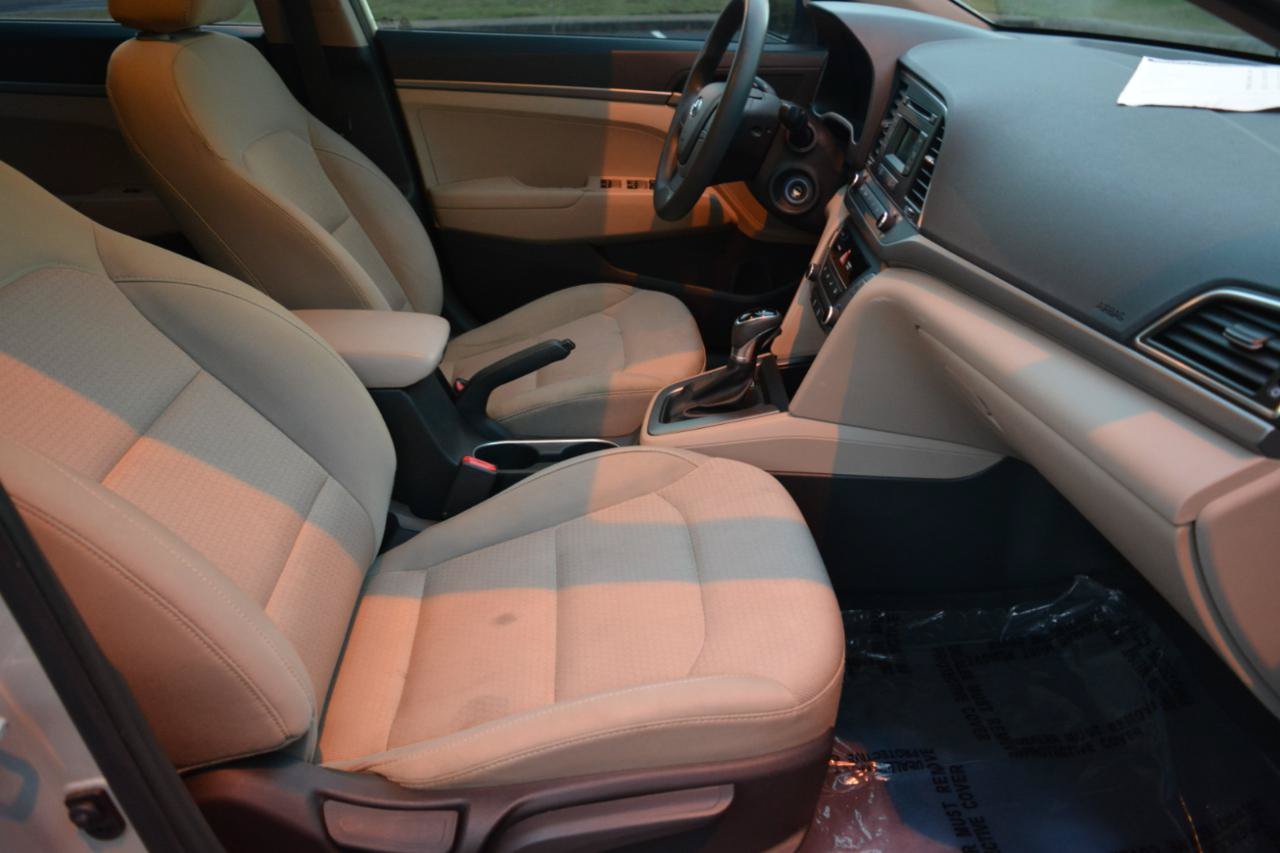 Used 2017 Hyundai Elantra SE FWD image 18