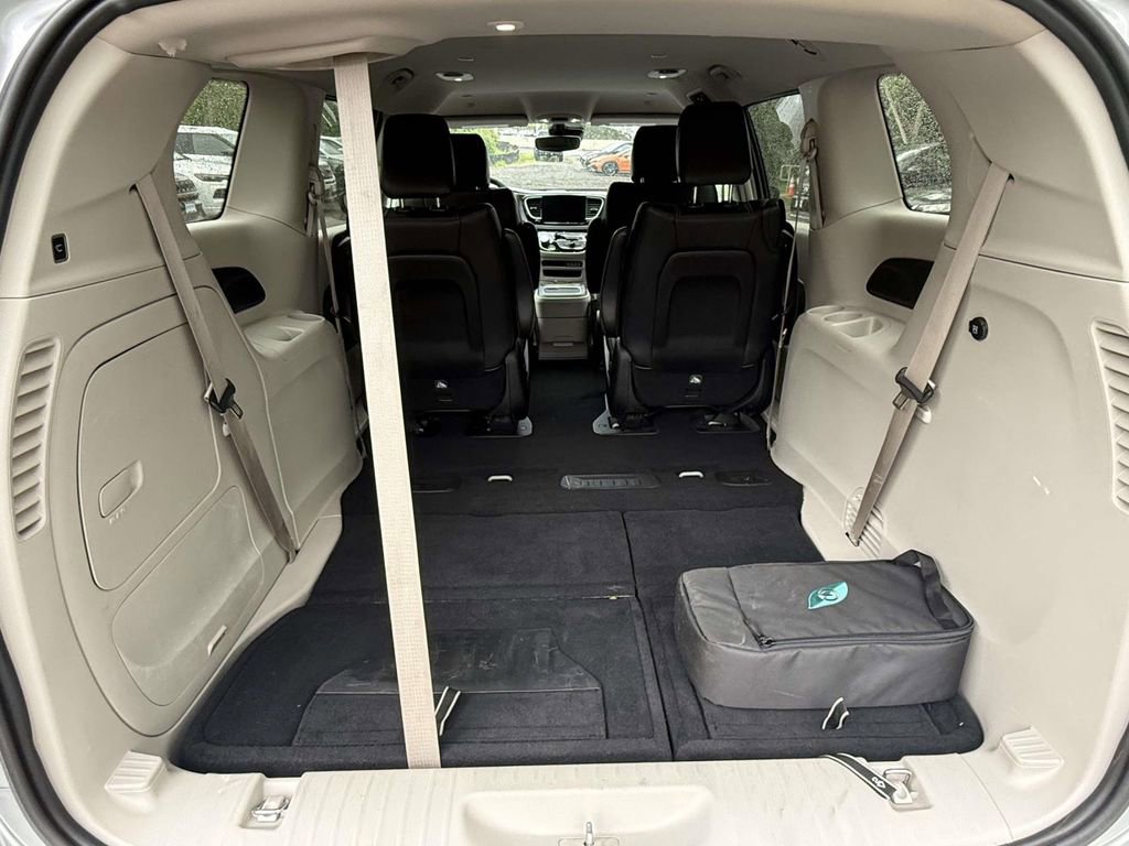 Used 2024 Chrysler Pacifica Select FWD image 11