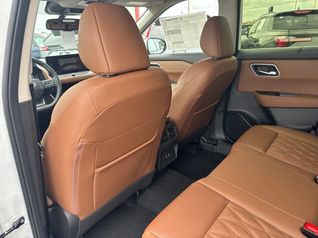 Used 2026 Nissan Rogue Platinum AWD/4WD image 17