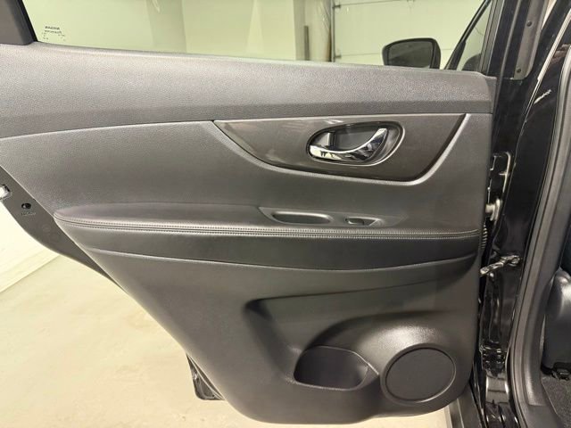 Used 2020 Nissan Rogue SV FWD image 22