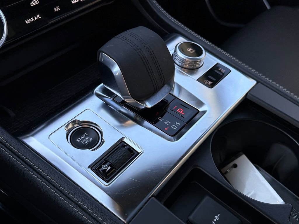 Used 2025 Jaguar F-PACE R-Dynamic S image 31