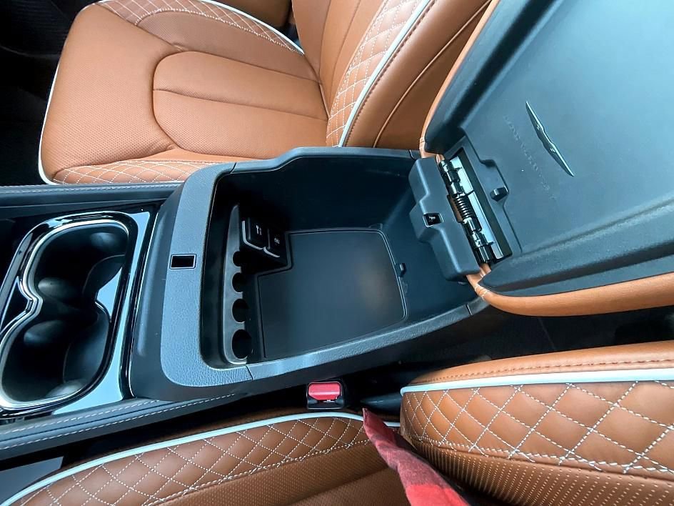 New 2026 Chrysler Pacifica Pinnacle w/ Trailer Tow Group image 30