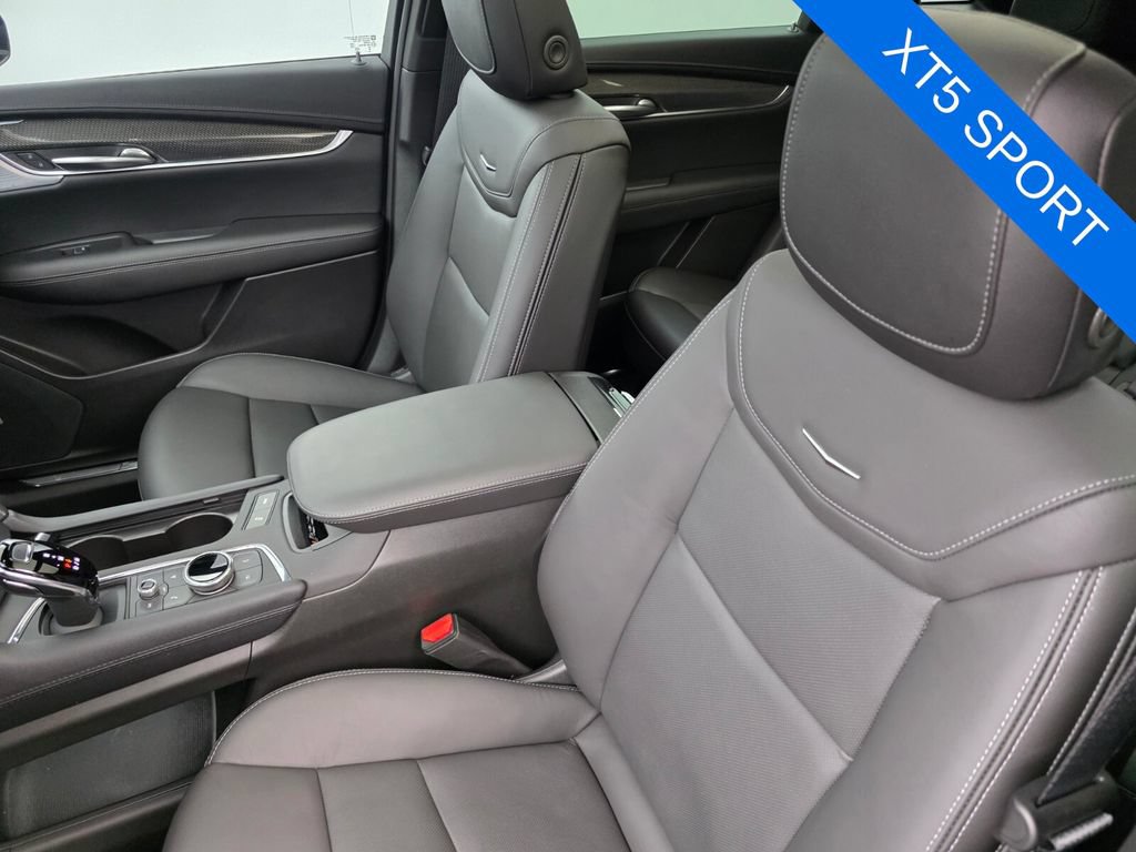 Used 2024 Cadillac XT5 Sportv w/ Technology Package AWD/4WD image 11