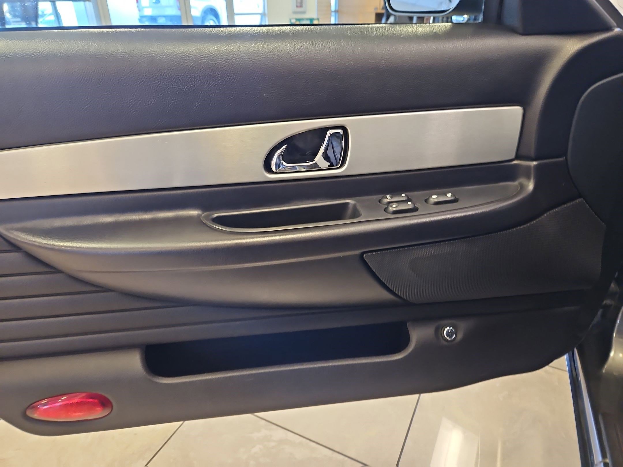 Used 2003 Ford Thunderbird image 15