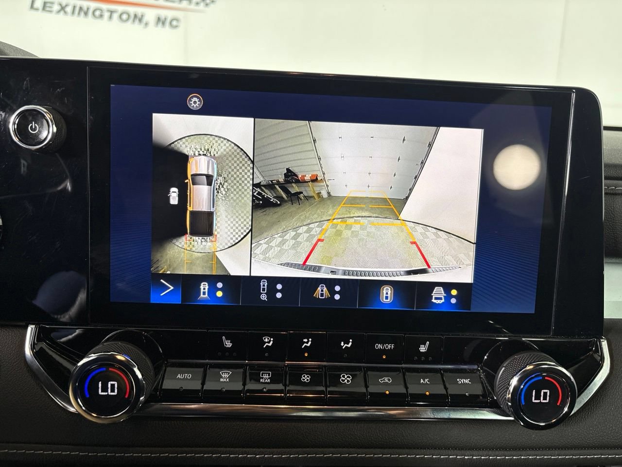 Used 2023 Chevrolet Colorado LT w/ LT Convenience Package II AWD/4WD image 18