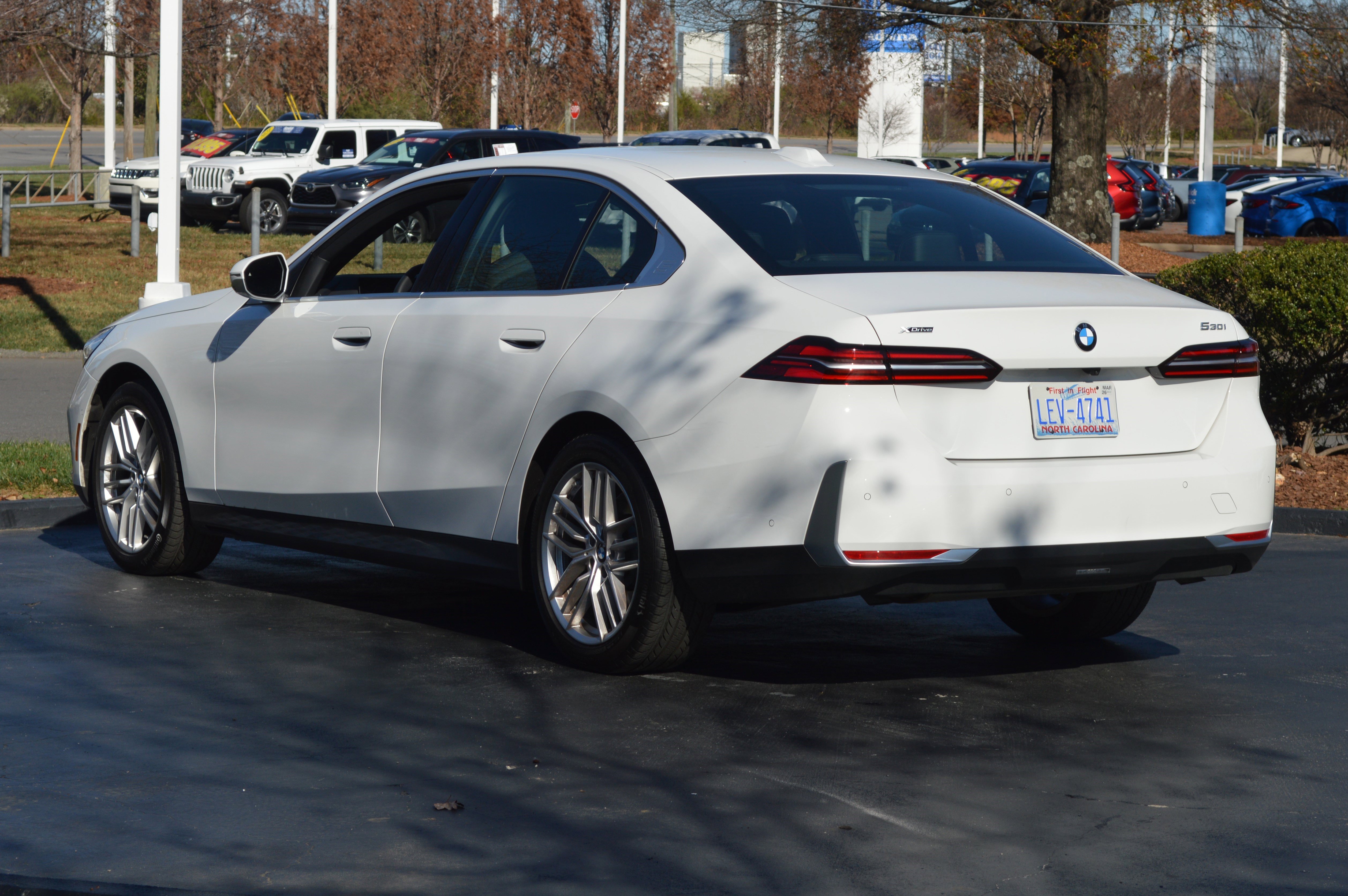 Used 2025 BMW 530i xDrive w/ Premium Package image 9