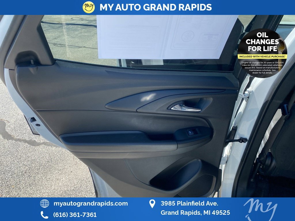 Used 2024 Chevrolet TrailBlazer LT AWD/4WD image 13