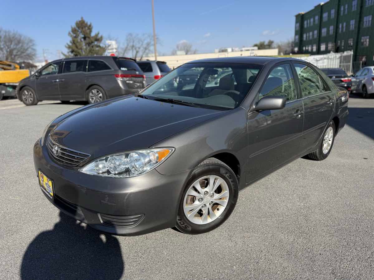 Used 2005 Toyota Camry LE image 3