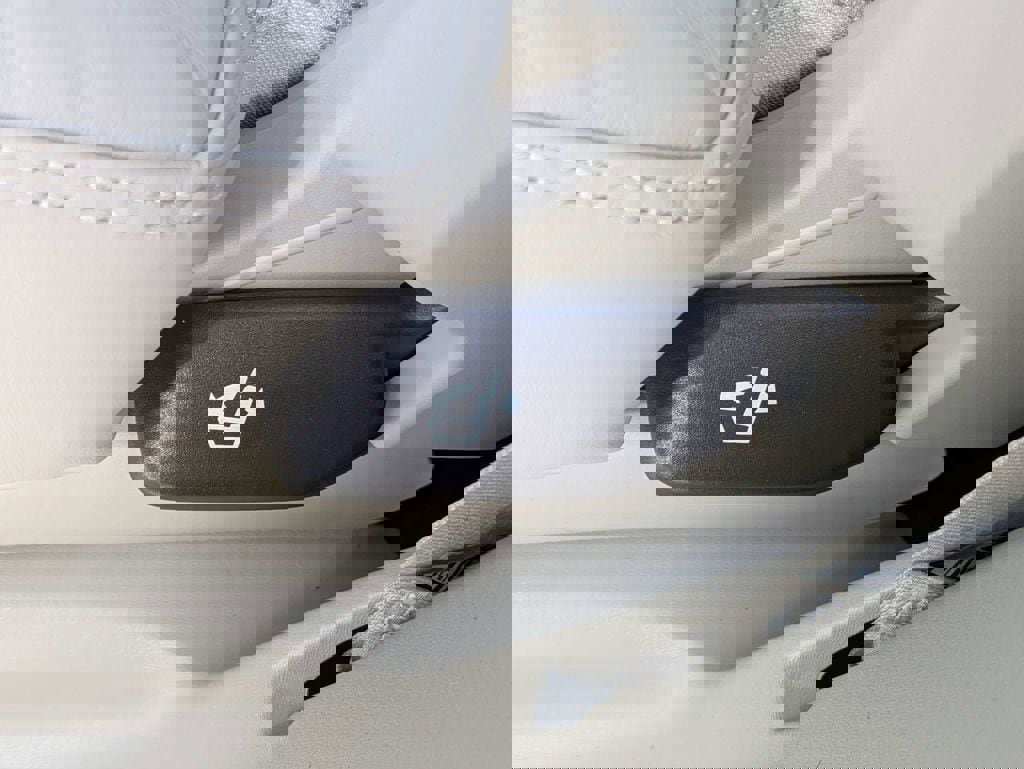 New 2026 Volvo XC90 T8 Ultra w/ Protection Package Premier AWD/4WD image 18