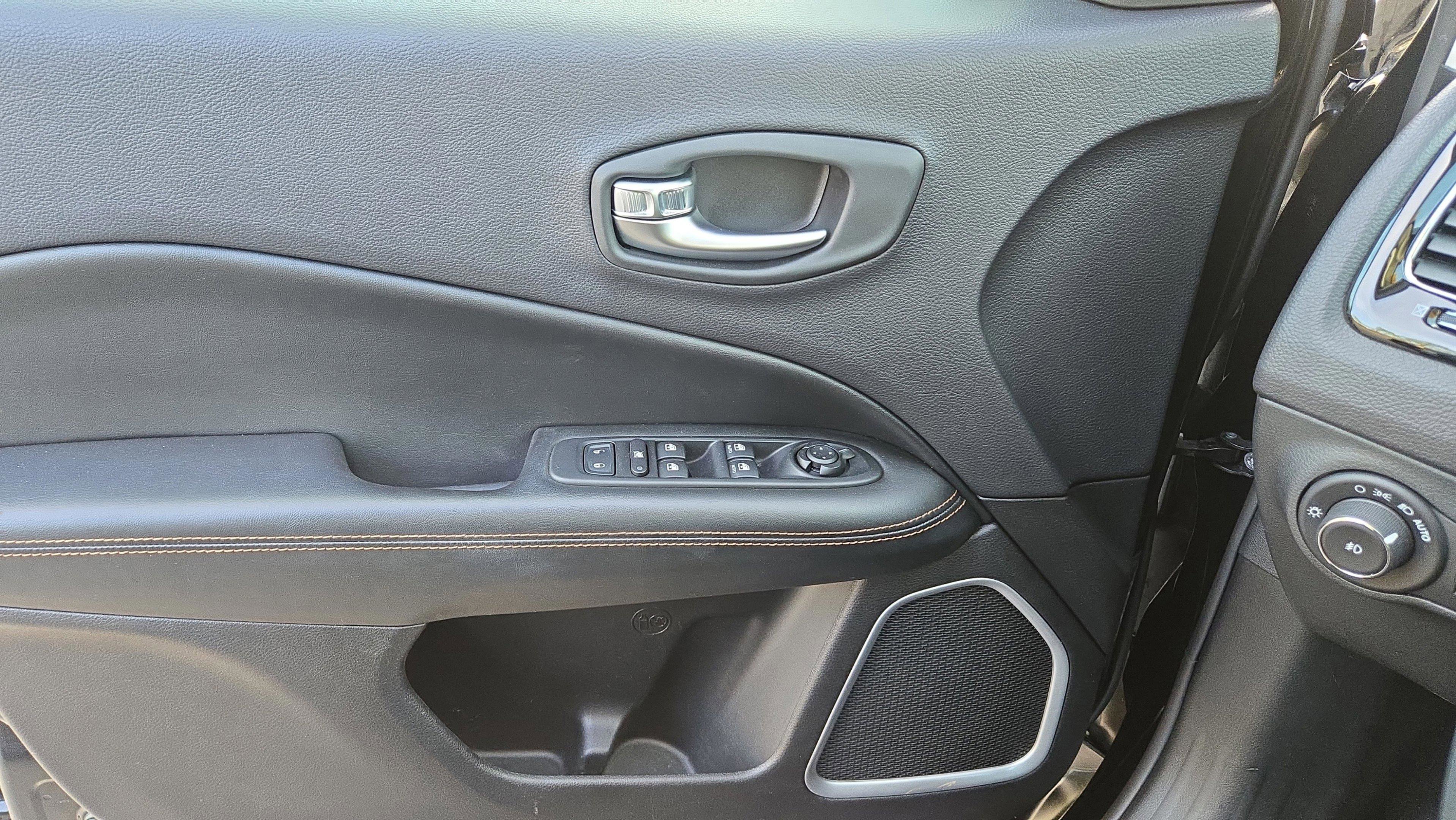 Used 2017 Jeep Compass Limited image 27