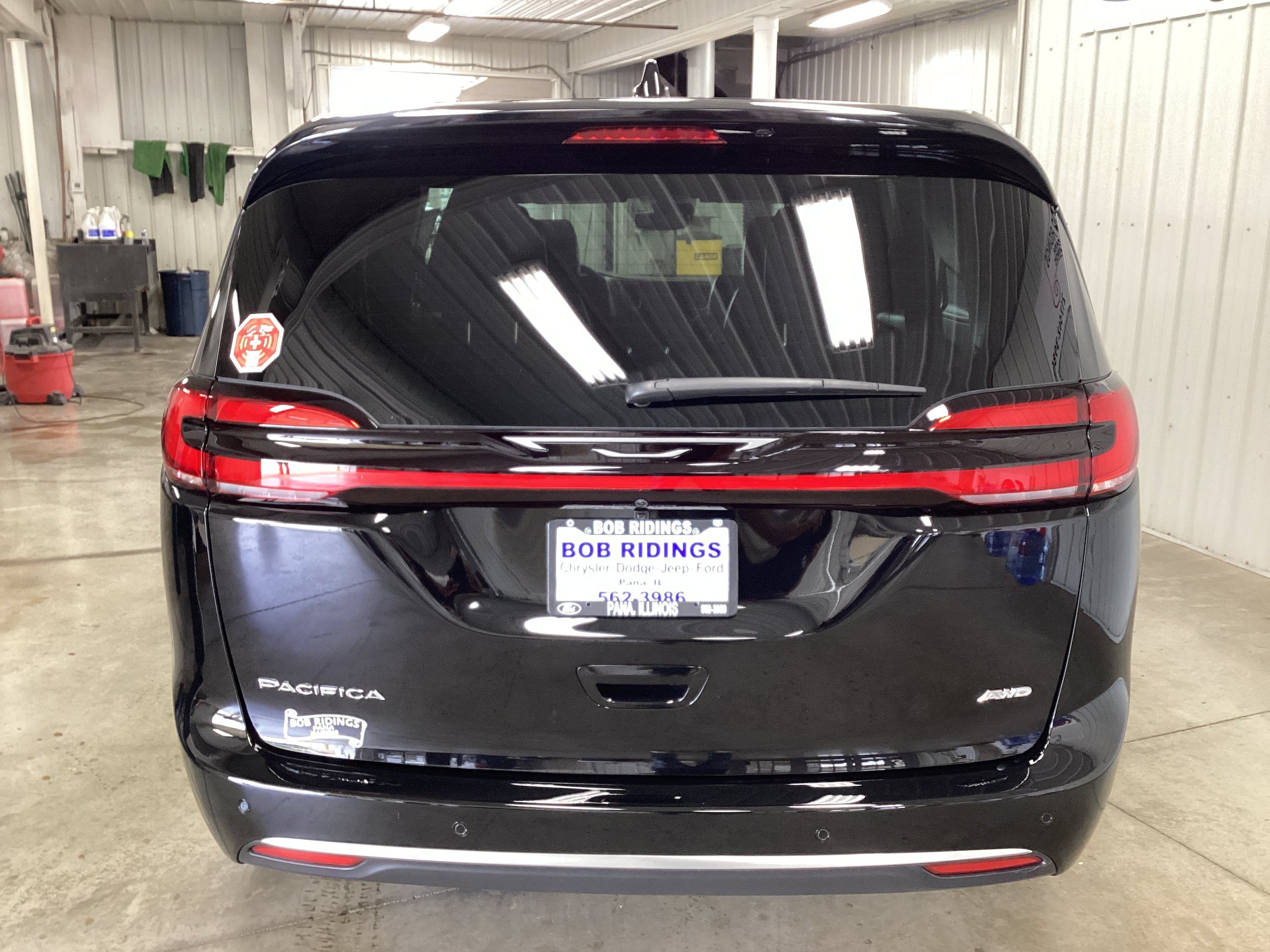New 2027 Chrysler Pacifica Select w/ Family Tech Group AWD/4WD image 4