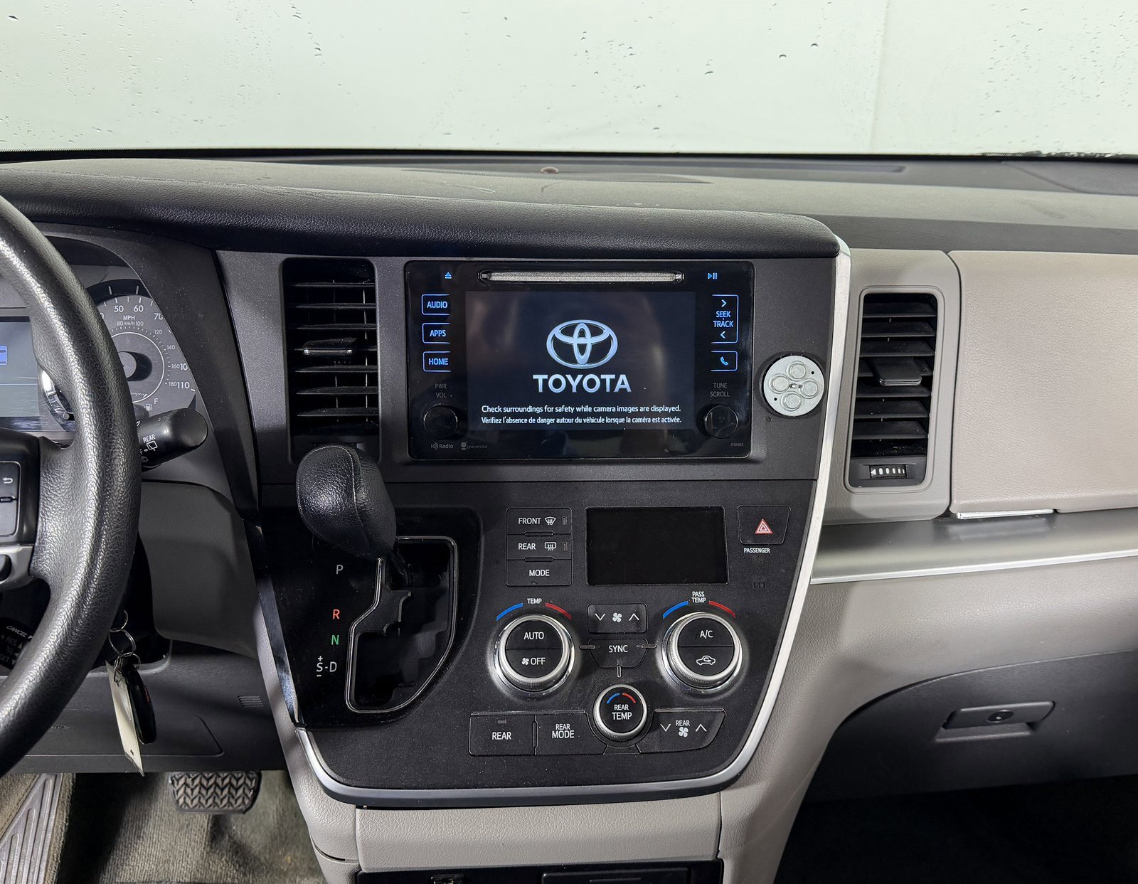 Used 2015 Toyota Sienna LE image 13