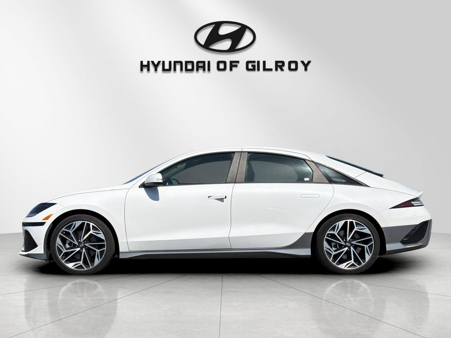 Used 2024 Hyundai Ioniq 6 SEL RWD image 2