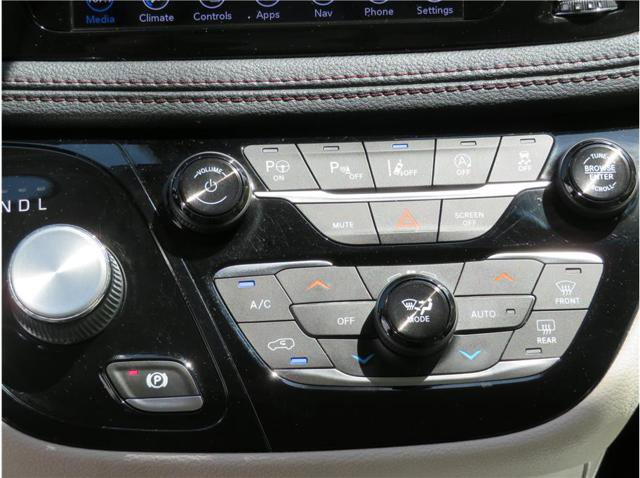 Used 2019 Chrysler Pacifica Limited image 9