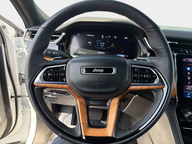 Used 2025 Jeep Grand Cherokee Summit AWD/4WD image 25