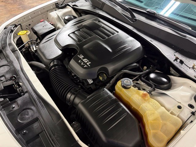 Used 2014 Chrysler 300 AWD w/ Driver Convenience Group image 44