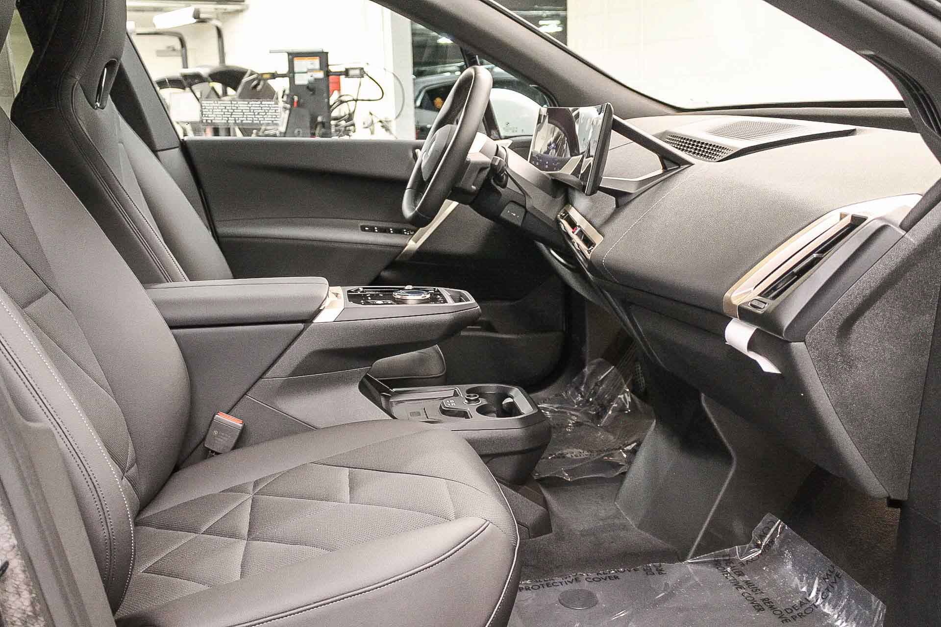 New 2026 BMW iX xDrive45 image 18