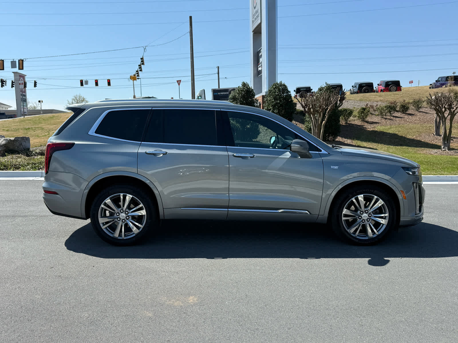 Used 2024 Cadillac XT6 Premium Luxury image 6