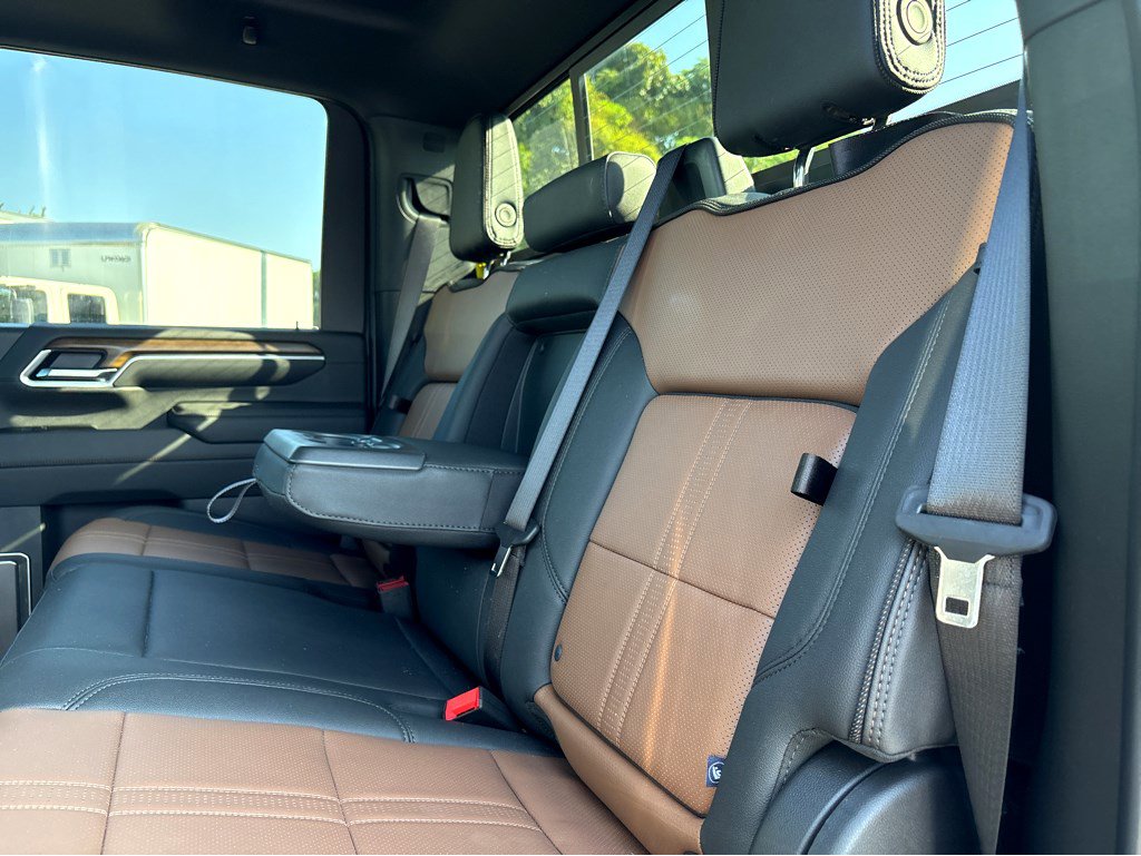 Used 2025 Chevrolet Silverado 2500 High Country w/ Technology Package image 16