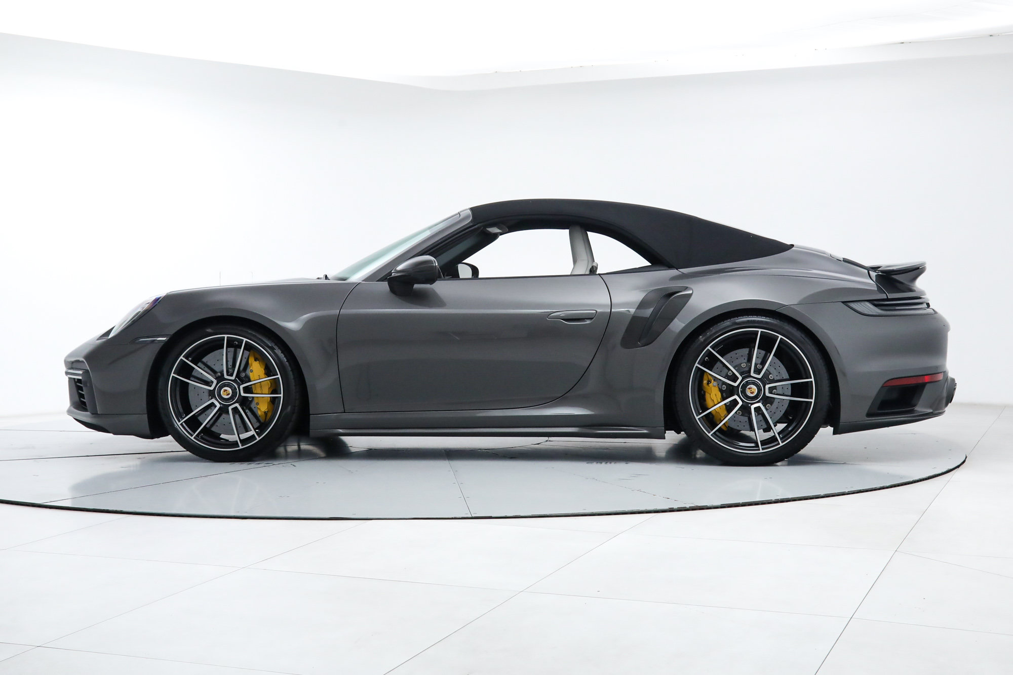 Used 2022 Porsche 911 Turbo S AWD/4WD image 3