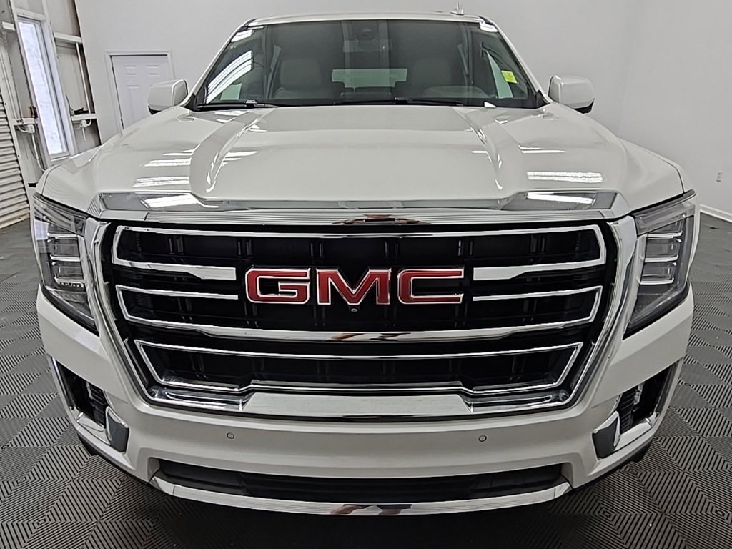 Used 2021 GMC Yukon XL SLT w/ SLT Premium Package image 3