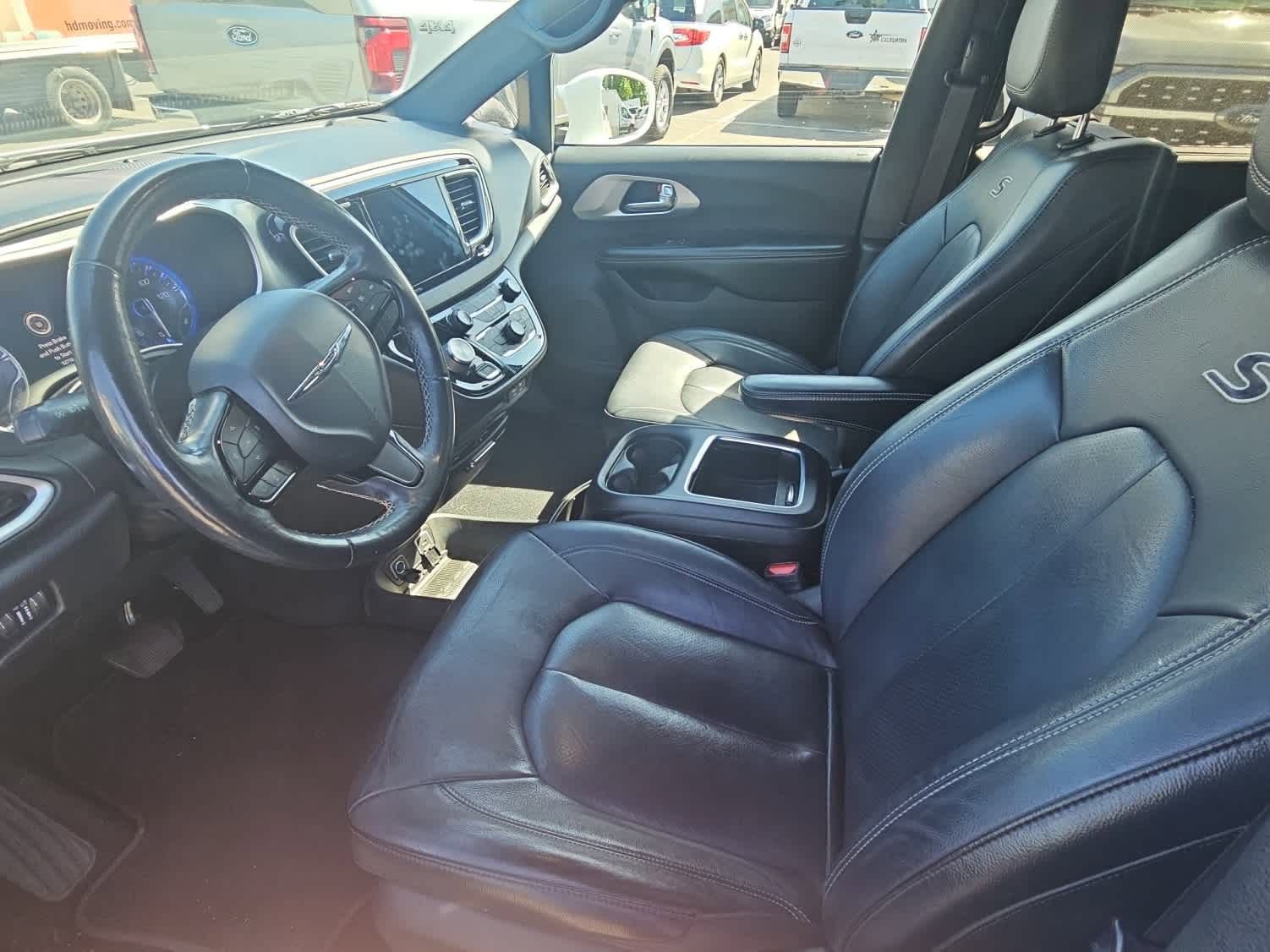 Used 2020 Chrysler Pacifica Touring-L Plus w/ S Appearance Package image 15