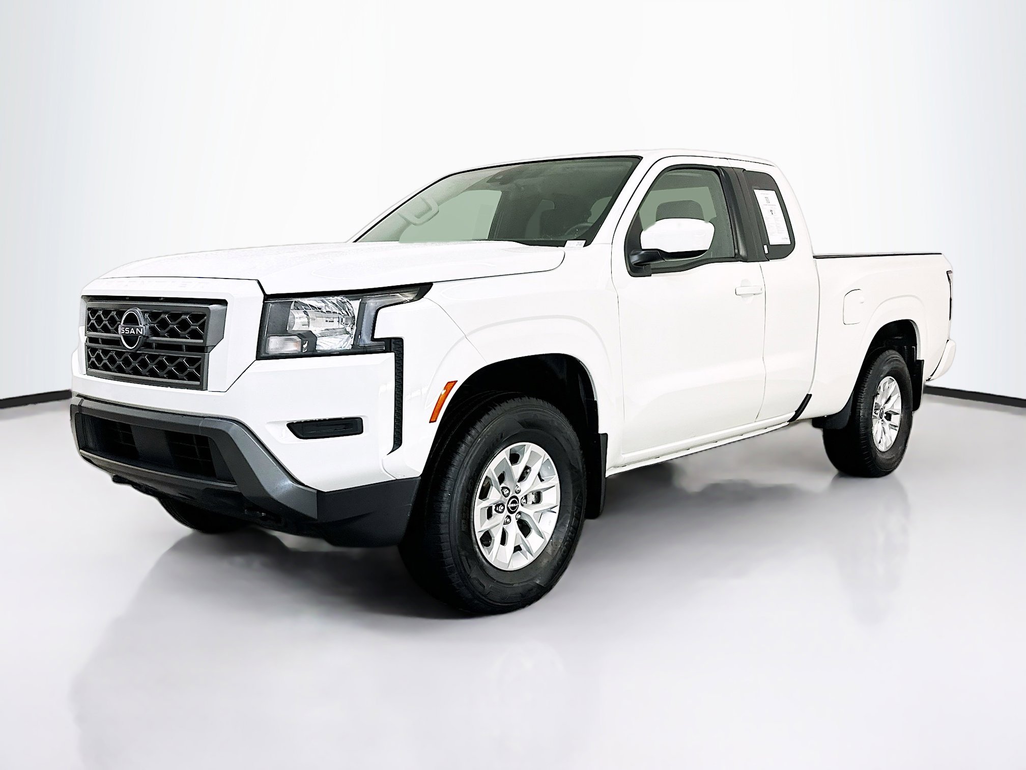 Used 2024 Nissan Frontier SV AWD/4WD image 3