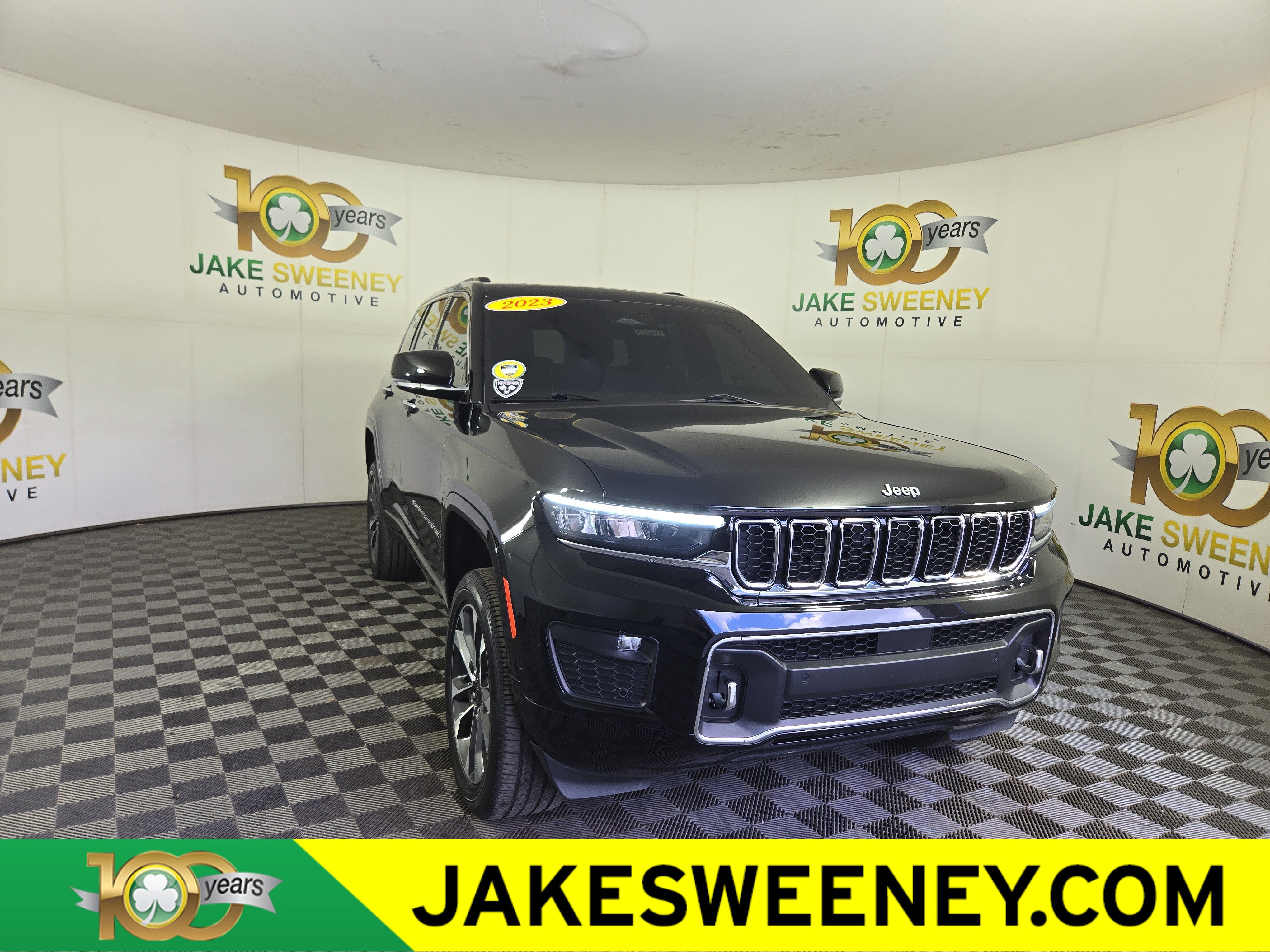 Used 2023 Jeep Grand Cherokee Overland AWD/4WD image 1