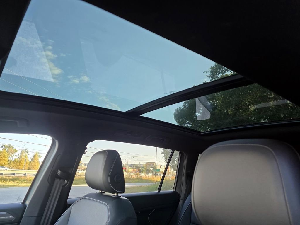 Used 2024 Volkswagen Tiguan SE R-Line image 23