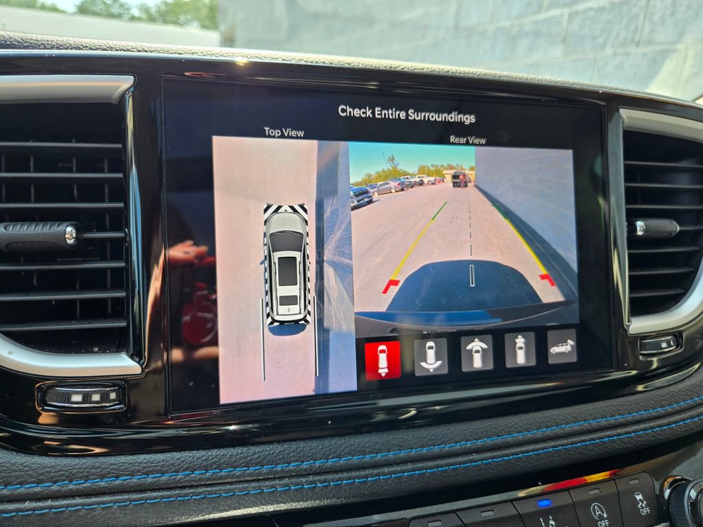 Used 2021 Chrysler Pacifica Touring-L w/ Uconnect Theater Family Group AWD/4WD image 27