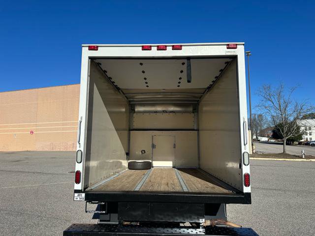 Used 2014 Chevrolet Express 4500 G4500 image 24