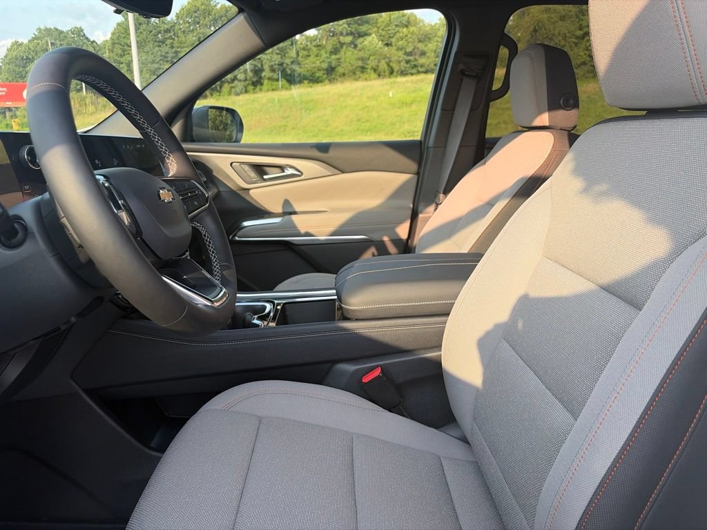 New 2026 Chevrolet Traverse LT w/ Driver Confidence Package AWD/4WD image 14