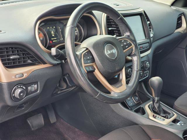 Used 2016 Jeep Cherokee 75th Anniversary FWD image 8