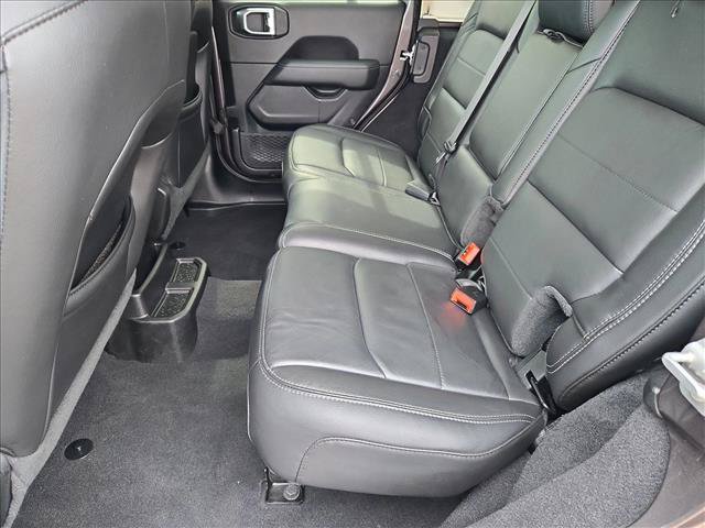 Used 2019 Jeep Wrangler Unlimited Sahara w/ Uconnect 4C Nav & Sound Group AWD/4WD image 18