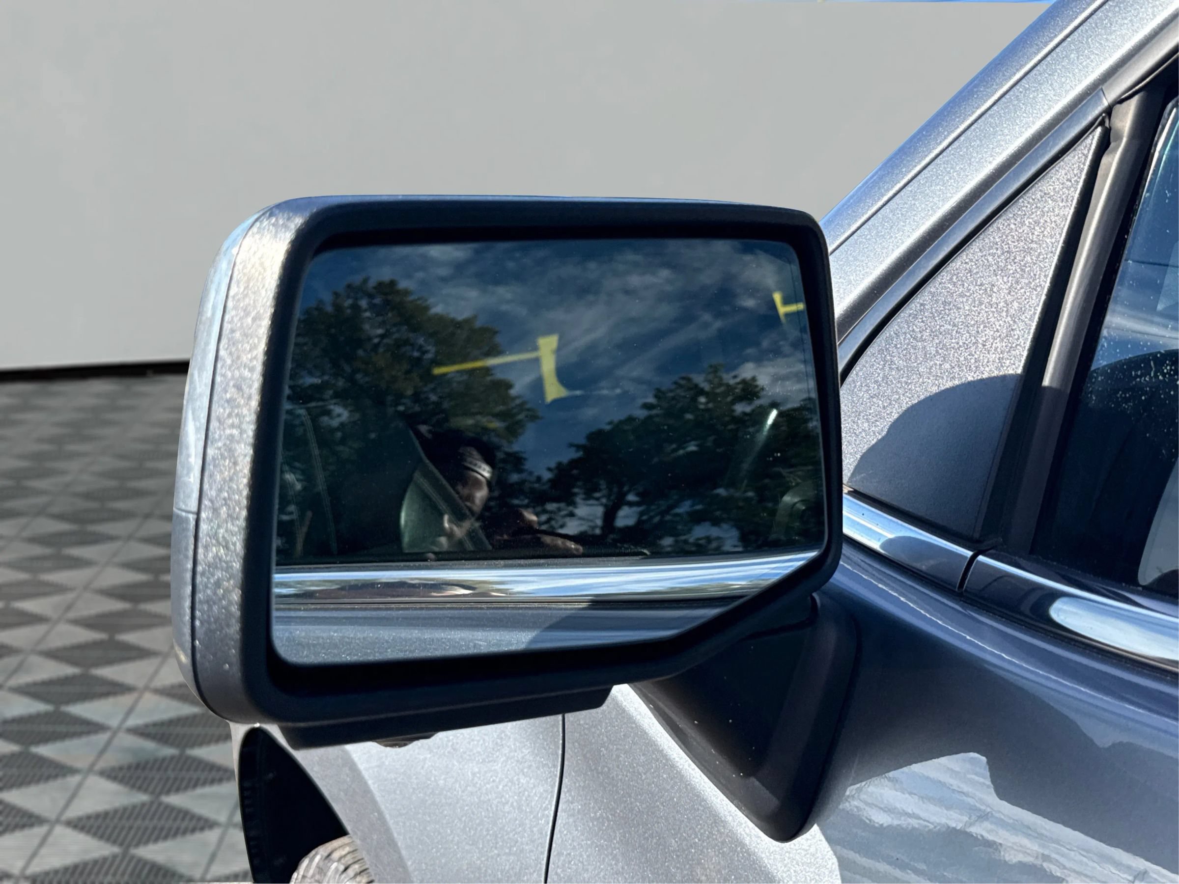Used 2019 Chevrolet Silverado 1500 High Country w/ Technology Package AWD/4WD image 18
