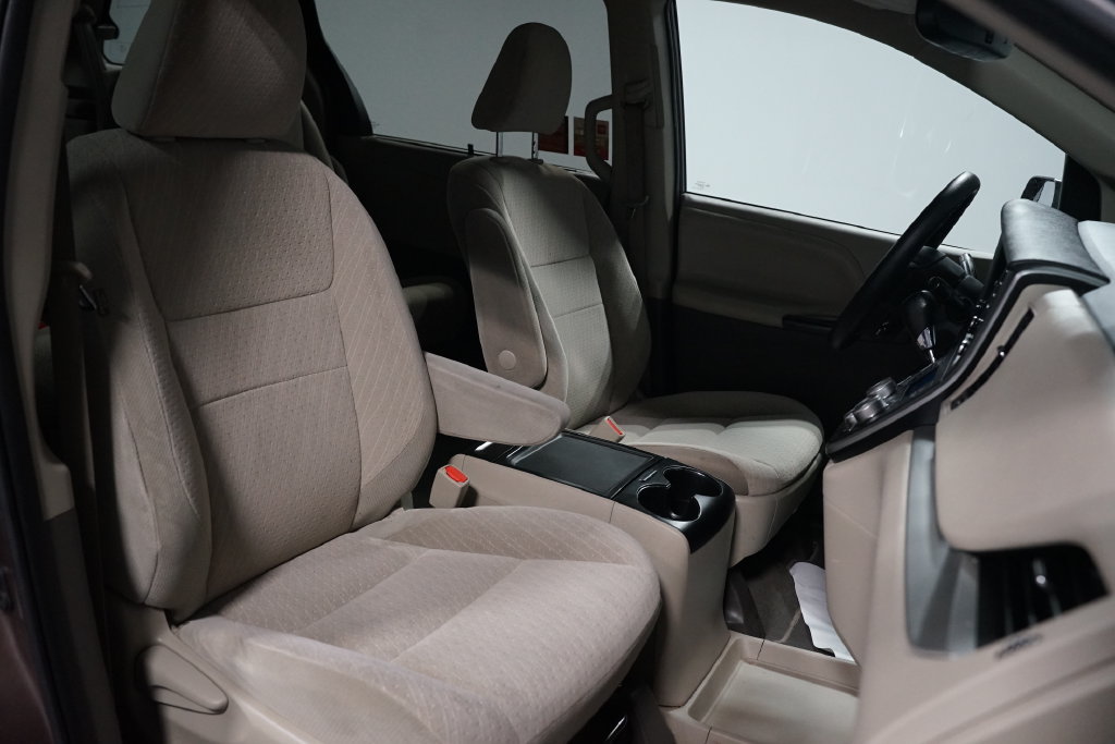Certified 2020 Toyota Sienna LE FWD image 23