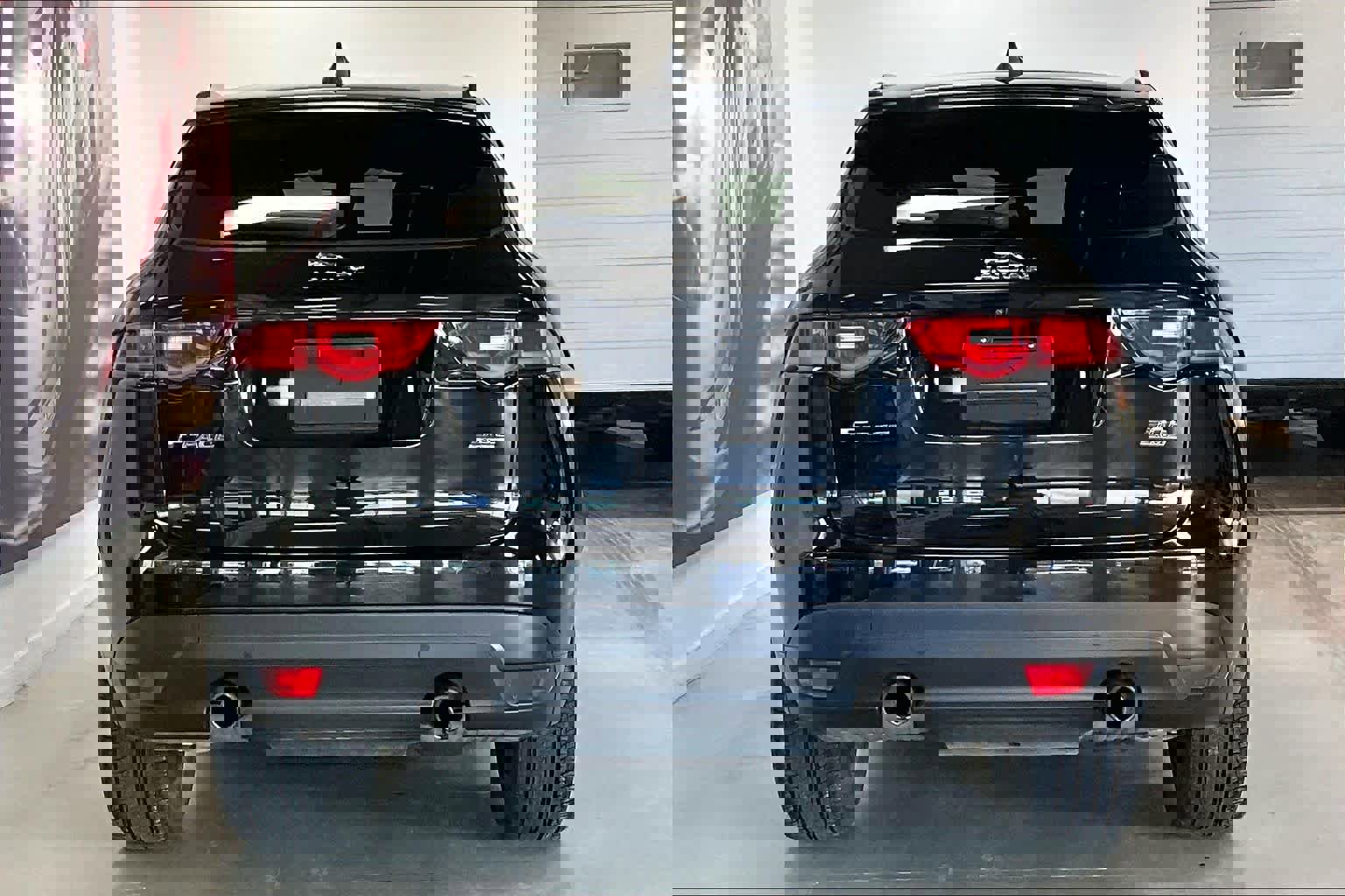 Used 2020 Jaguar F-PACE R-Sport image 5