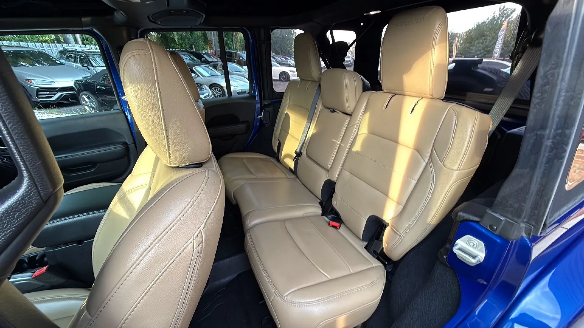 Used 2018 Jeep Wrangler Unlimited Sahara AWD/4WD image 20